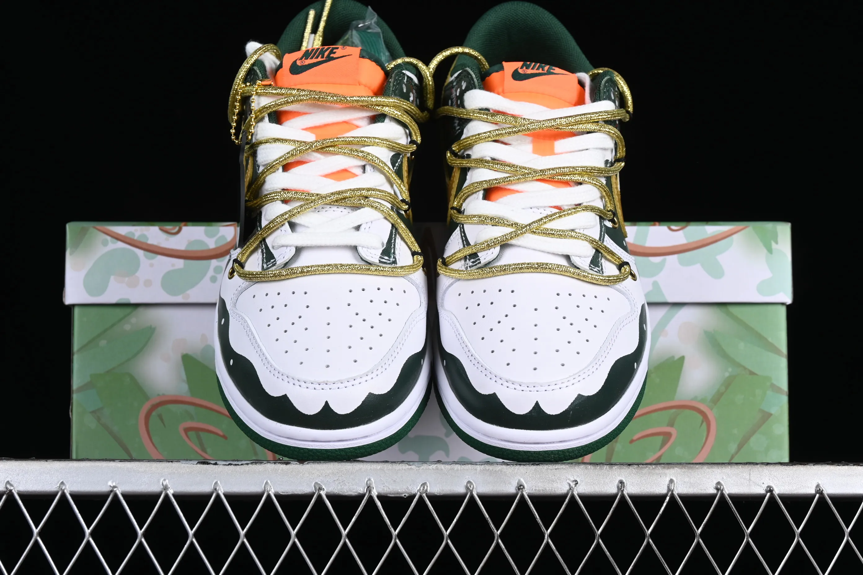 All Categories Nk SB Dunk Series Nk SB Dunk Low Low-top Sneakers Nk Dunk Low Panda Prank-Christmas Tree Green and Yellow SB Strappy Low-top Casual Sneakers DD1391-300